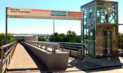 Parada ferrocarriles Moli Nou Sant Boi, Tren Sant Boi, autobus de Sant Boi